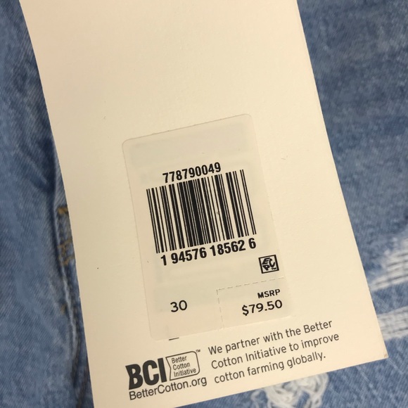 NEW Levi’s Premium Ribcage Cut Off Jean Shorts - Picture 7 of 7